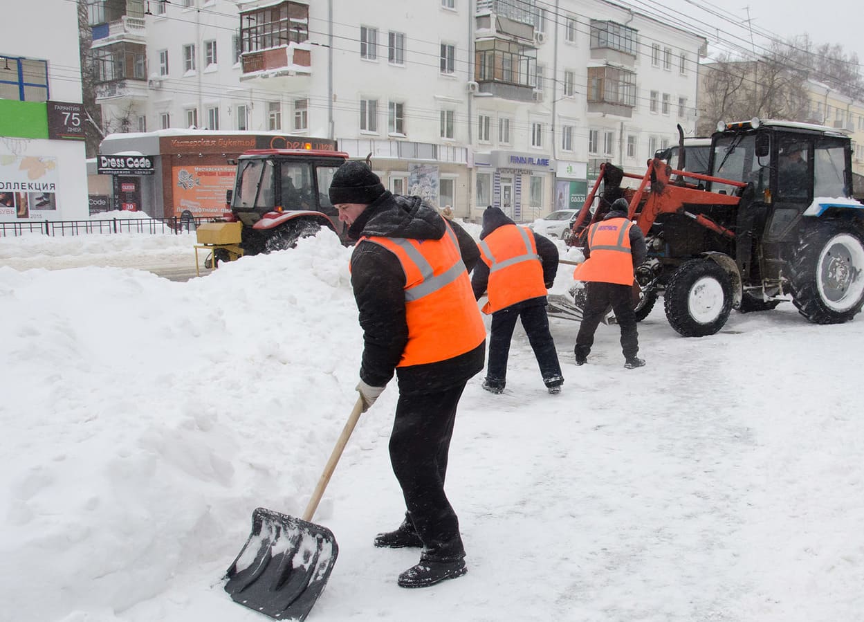 ❄ Уборка снега в СПб | стоимость вывоза и уборки снега