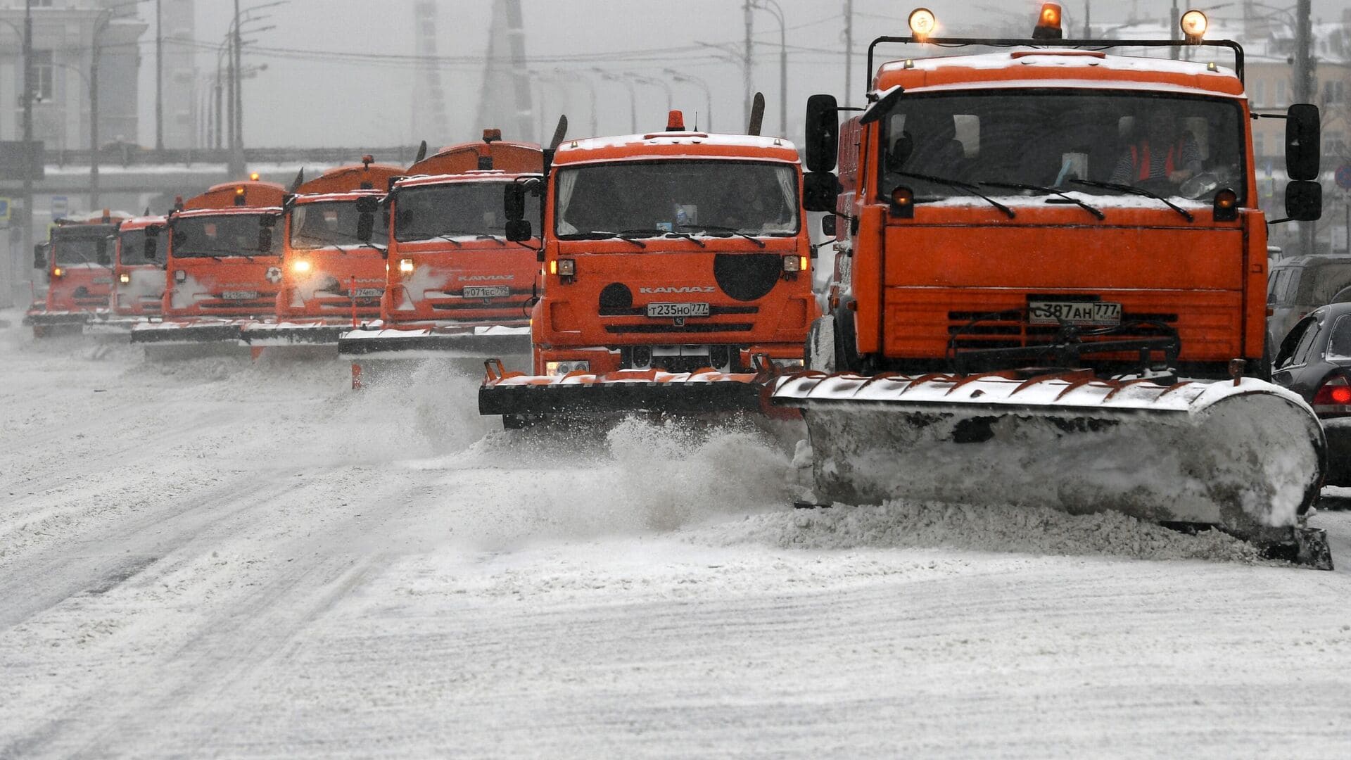 ❄ Уборка снега в СПб | стоимость вывоза и уборки снега